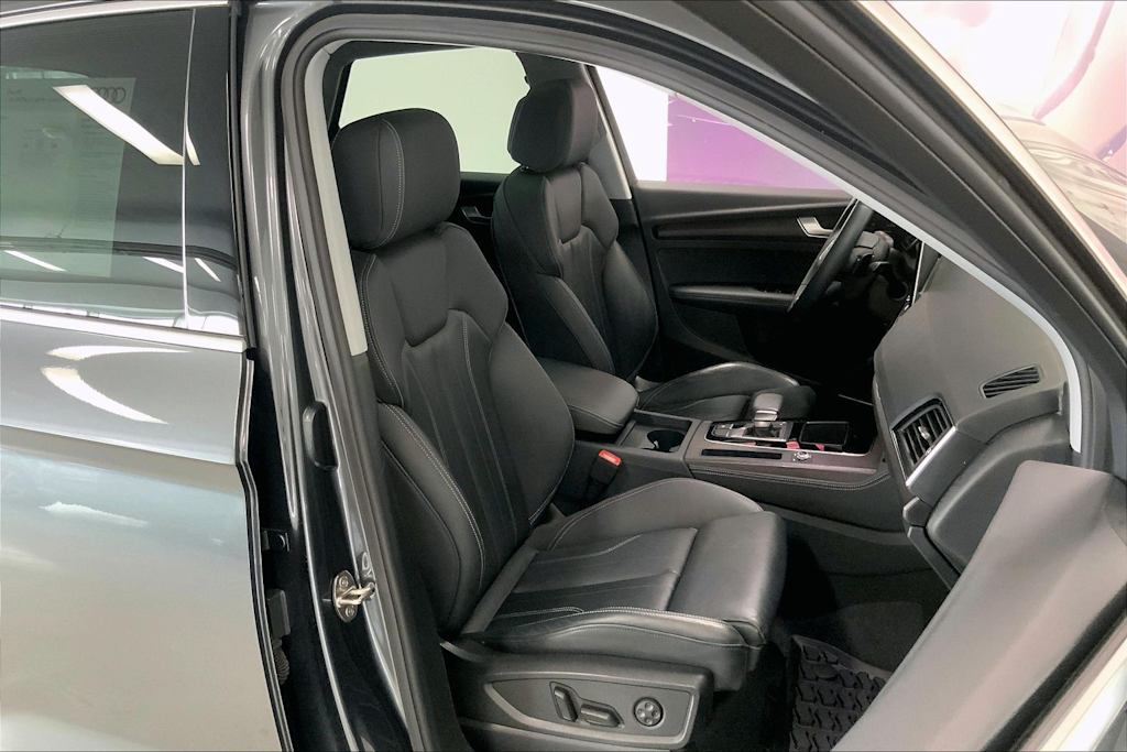 Thumbnail: 2025 Audi Q5 - 11