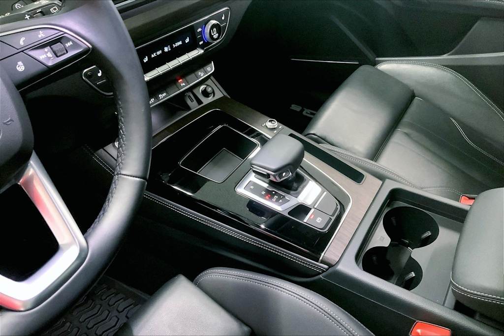 Thumbnail: 2025 Audi Q5 - 16