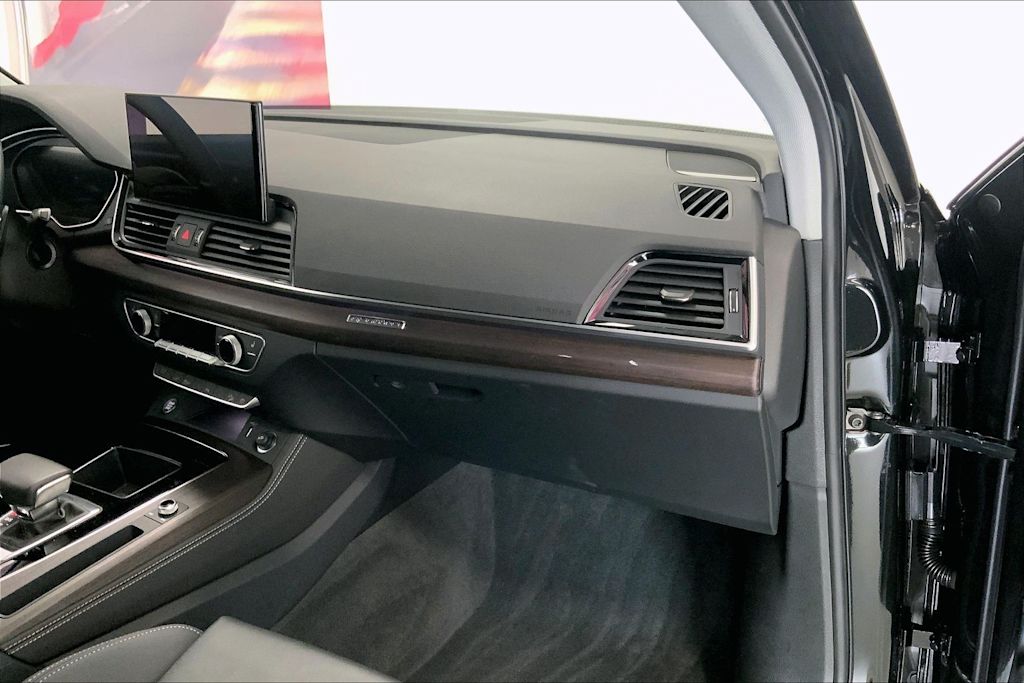 Thumbnail: 2025 Audi Q5 - 22