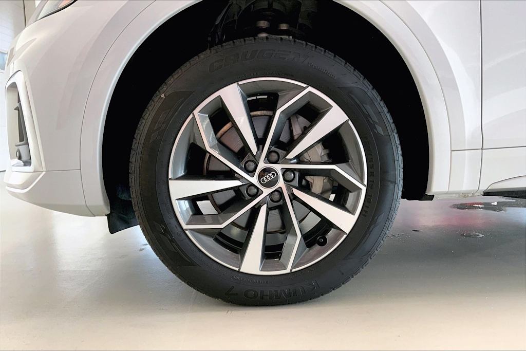 Thumbnail: 2023 Audi Q5 - 7