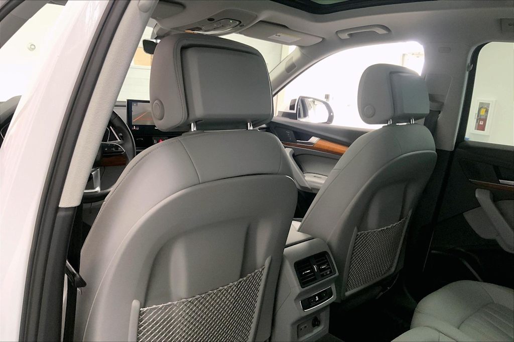 Thumbnail: 2022 Audi Q5 - 11