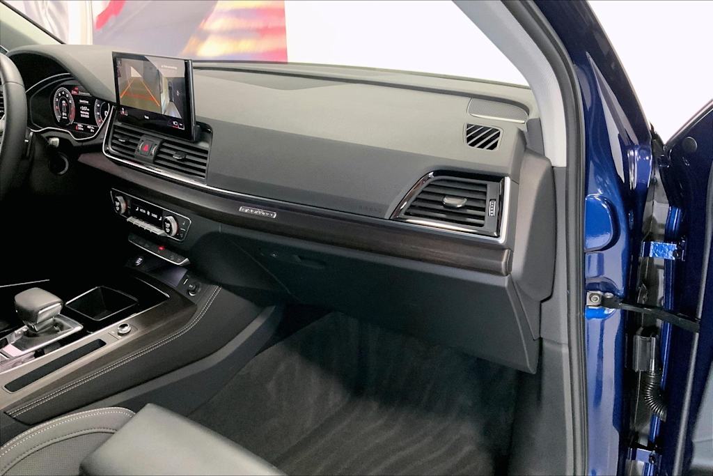 Thumbnail: 2025 Audi Q5 - 14