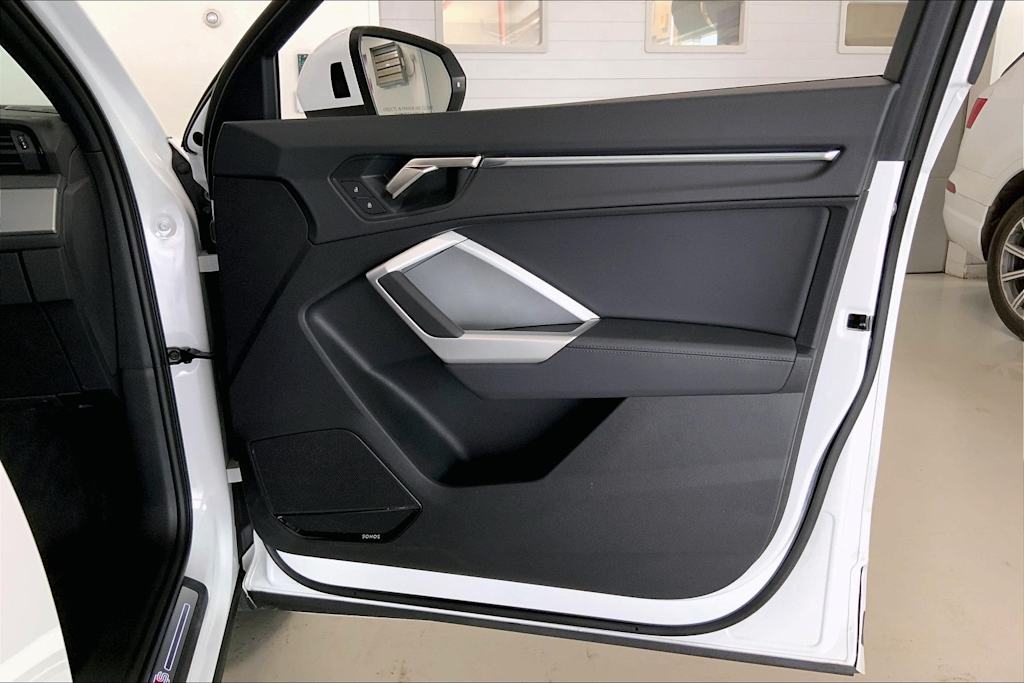 Thumbnail: 2024 Audi Q3 - 27