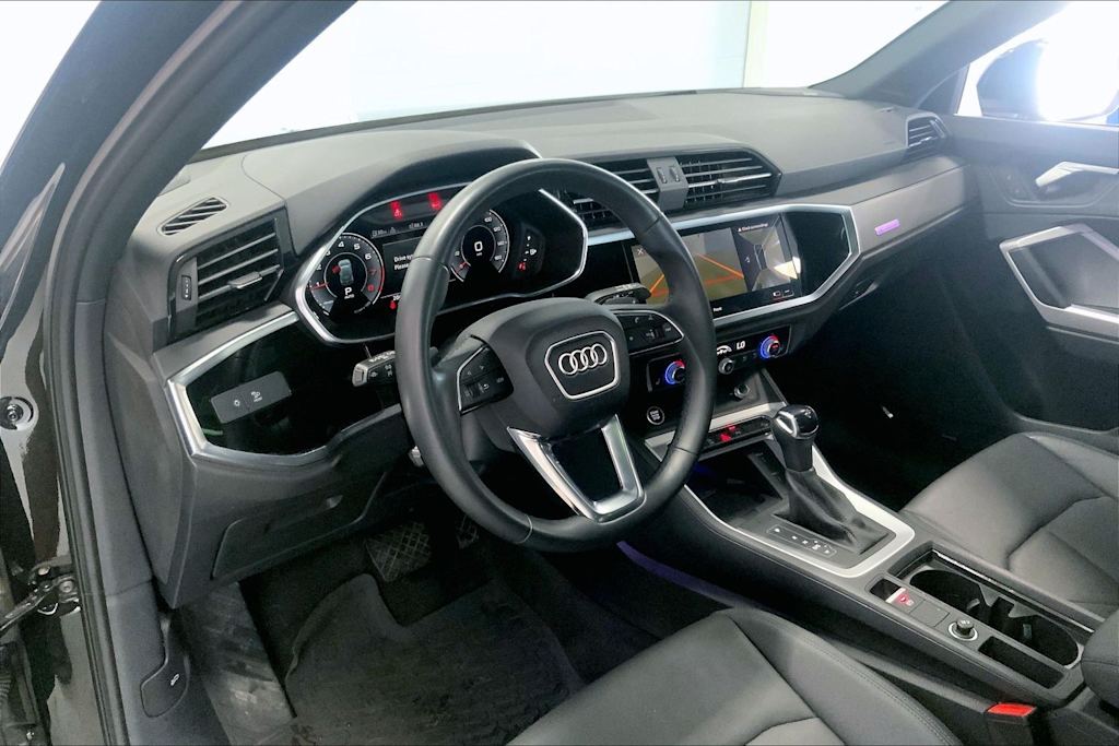 Thumbnail: 2023 Audi Q3 - 2