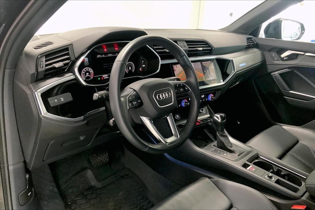 Thumbnail: 2023 Audi Q3 - 2