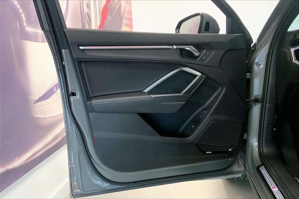 Thumbnail: 2023 Audi Q3 - 25