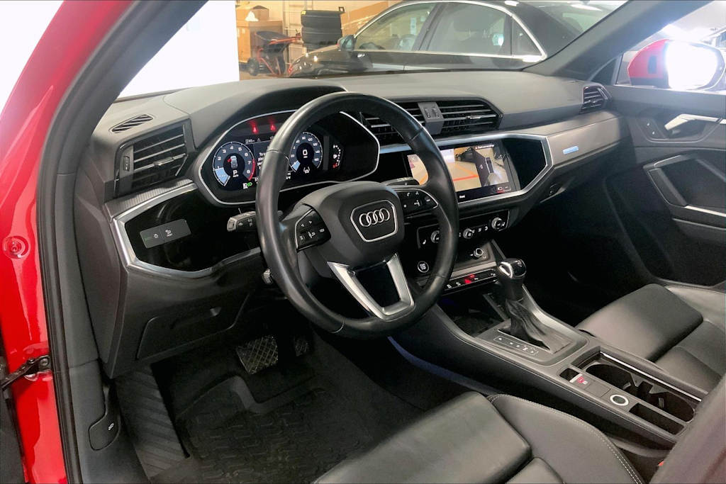 Thumbnail: 2023 Audi Q3 - 2