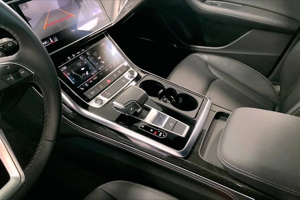Thumbnail: 2023 Audi Q8 - 16