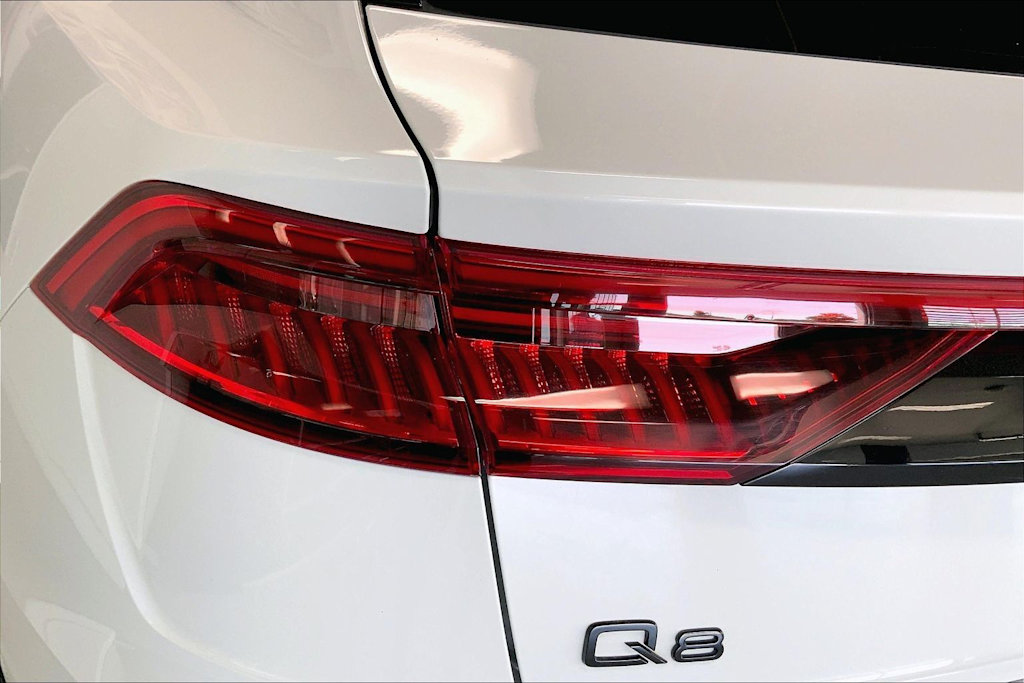 Thumbnail: 2023 Audi Q8 - 29