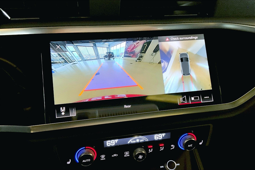 Thumbnail: 2020 Audi Q3 - 16