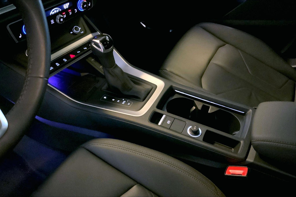 Thumbnail: 2020 Audi Q3 - 17