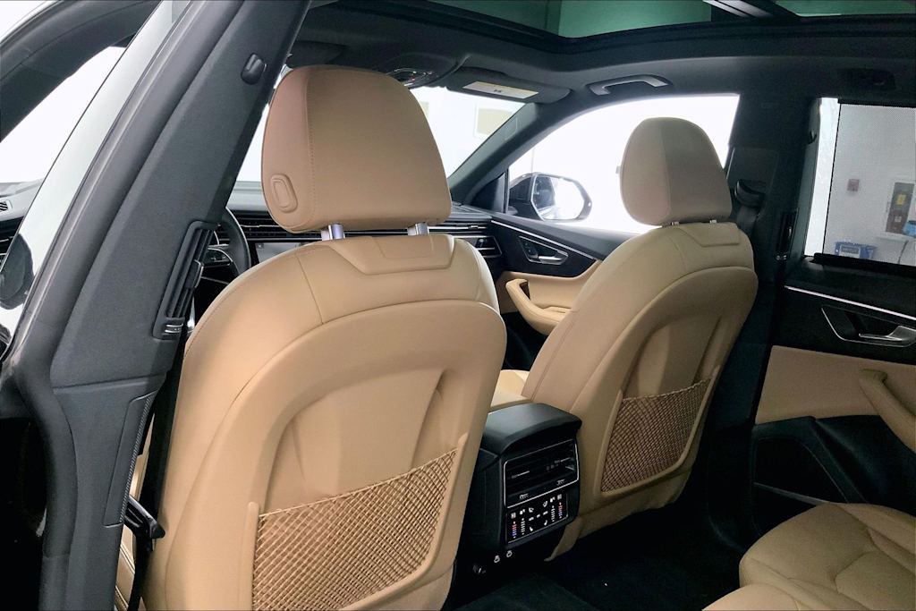 Thumbnail: 2023 Audi Q8 - 11