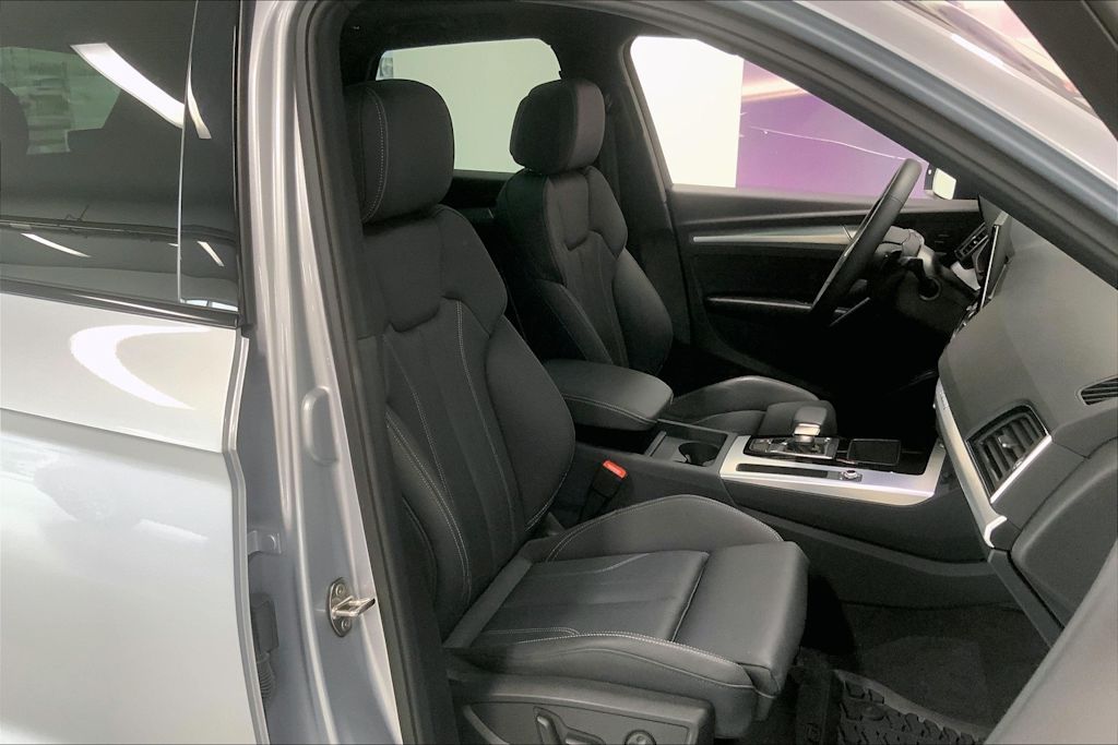 Thumbnail: 2025 Audi Q5 - 10