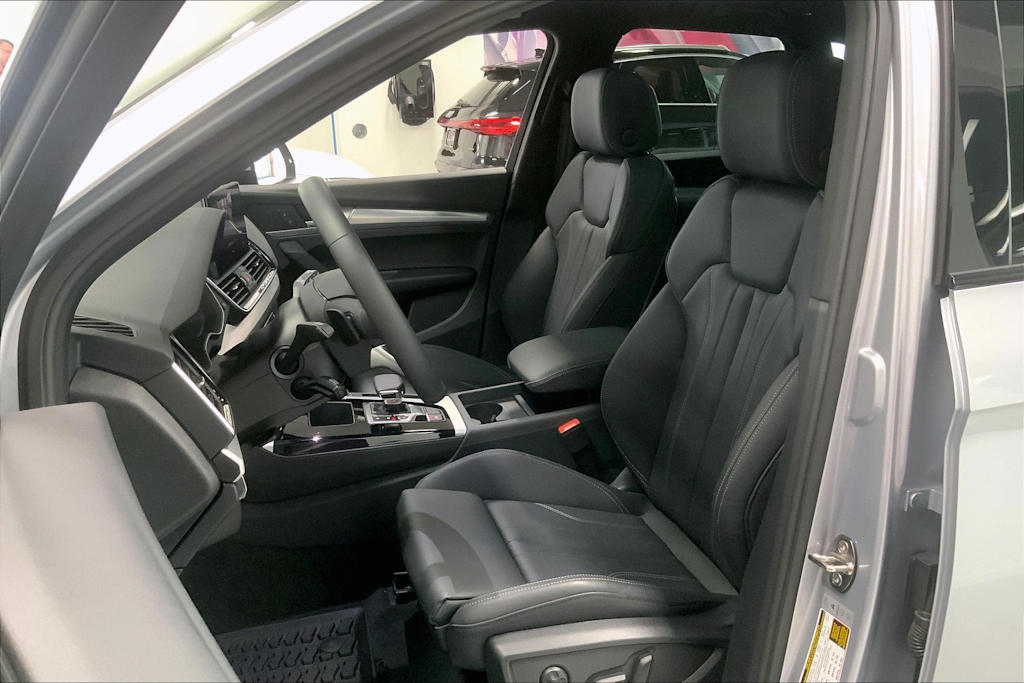 Thumbnail: 2025 Audi Q5 - 9