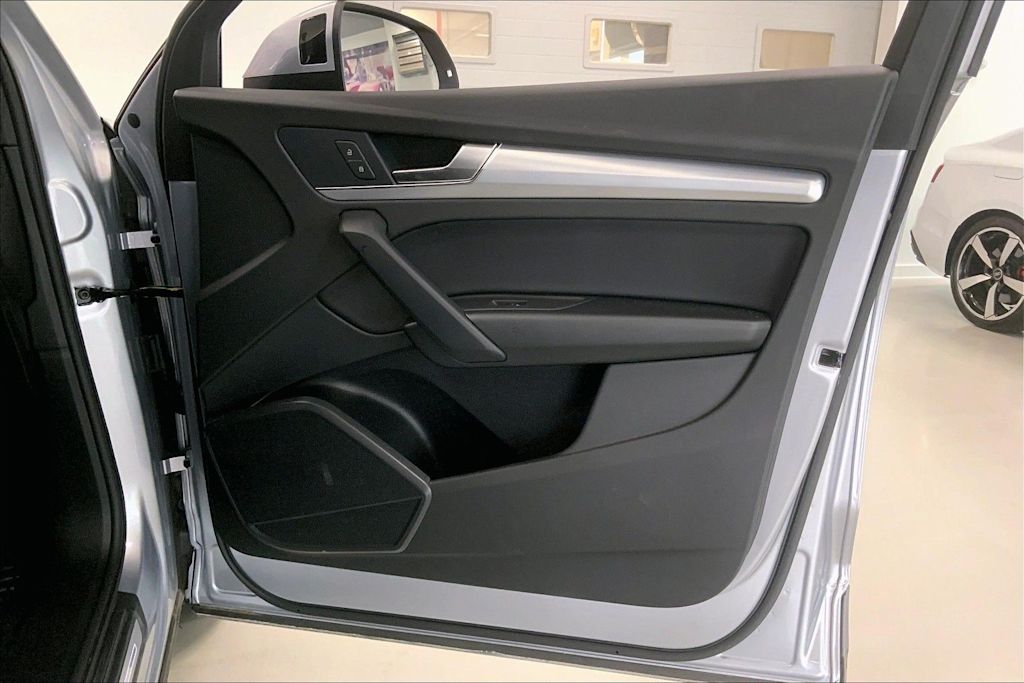 Thumbnail: 2025 Audi Q5 - 25