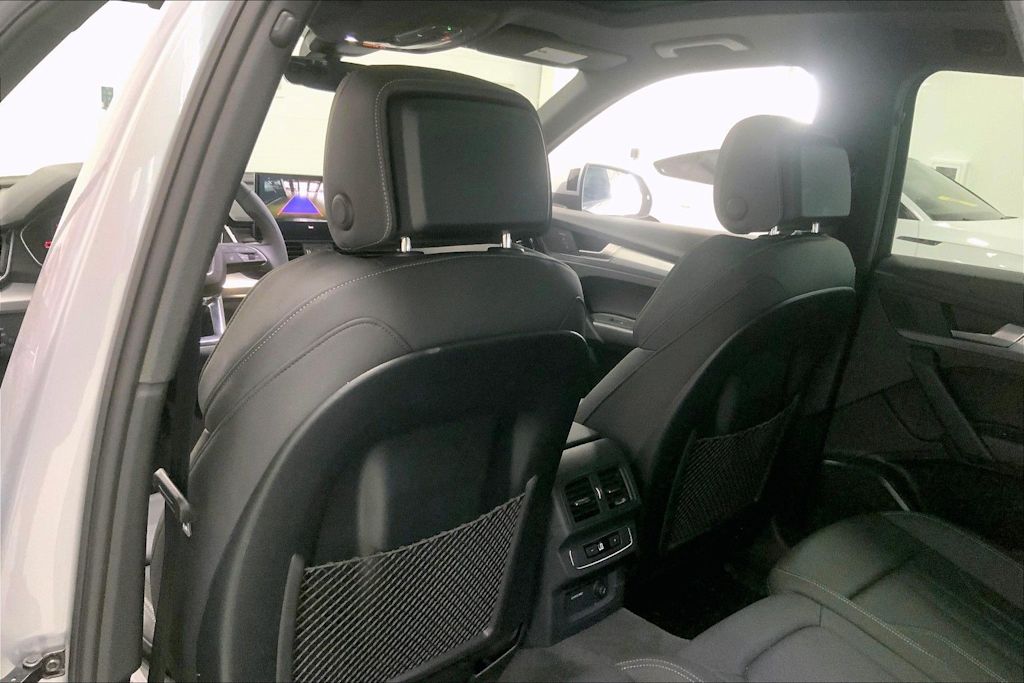 Thumbnail: 2025 Audi Q5 - 12