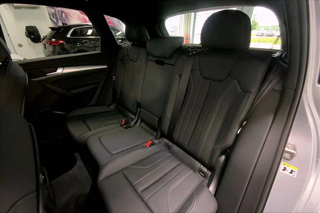 Thumbnail: 2025 Audi Q5 - 26