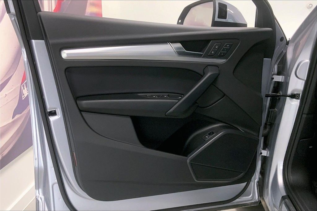 Thumbnail: 2025 Audi Q5 - 24