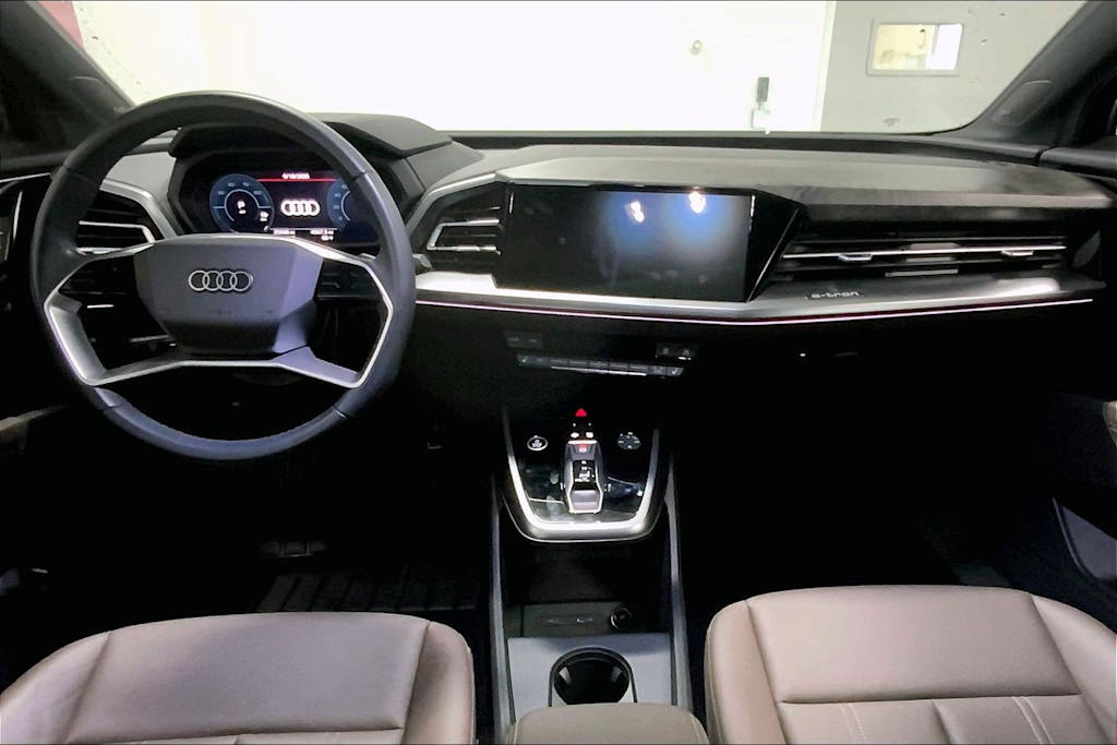 Thumbnail: 2023 Audi Q4 e-tron - 9