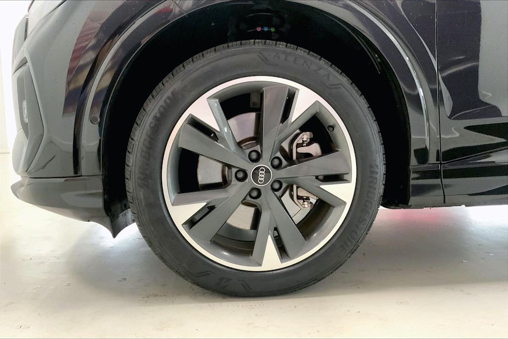 Thumbnail: 2023 Audi Q4 e-tron - 8