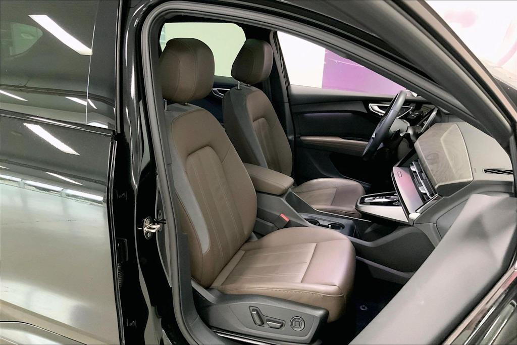 Thumbnail: 2023 Audi Q4 e-tron - 11