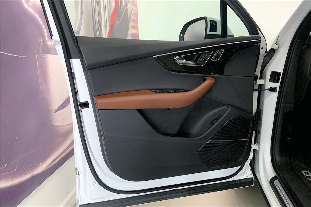 Thumbnail: 2021 Audi Q7 - 25