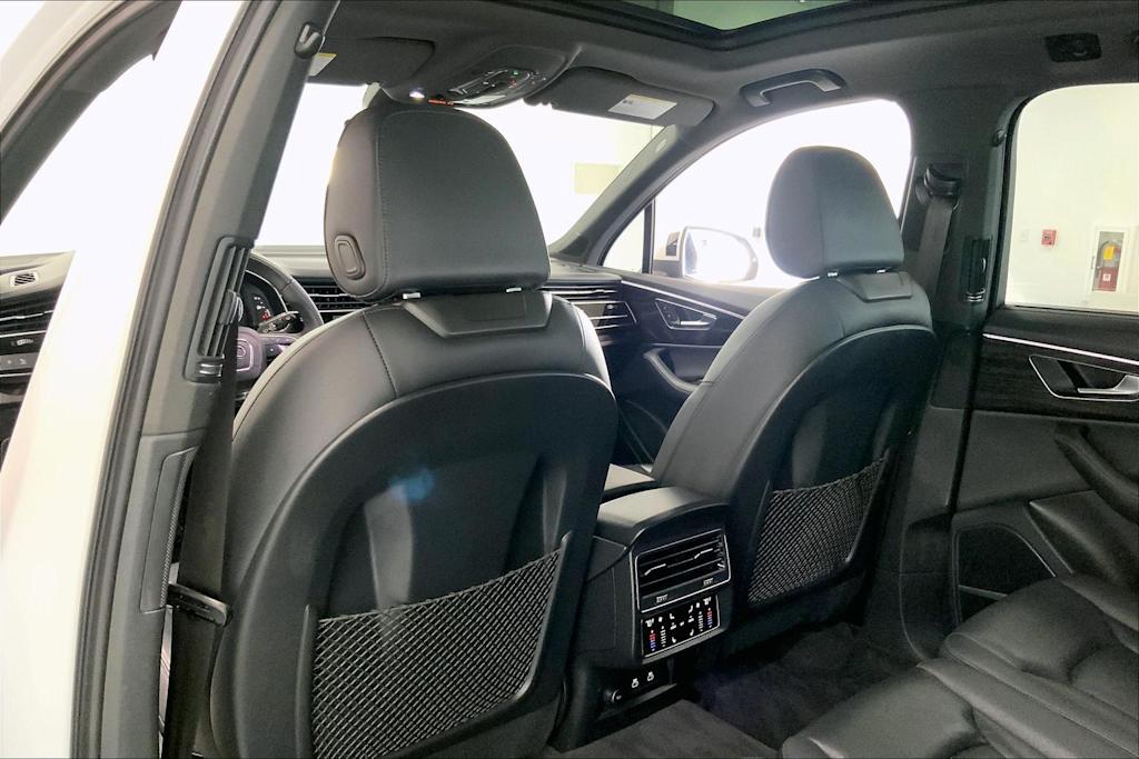 Thumbnail: 2023 Audi Q7 - 11