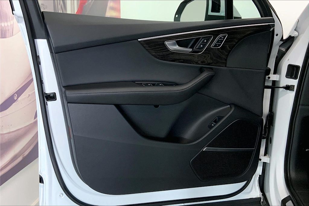 Thumbnail: 2023 Audi Q7 - 24