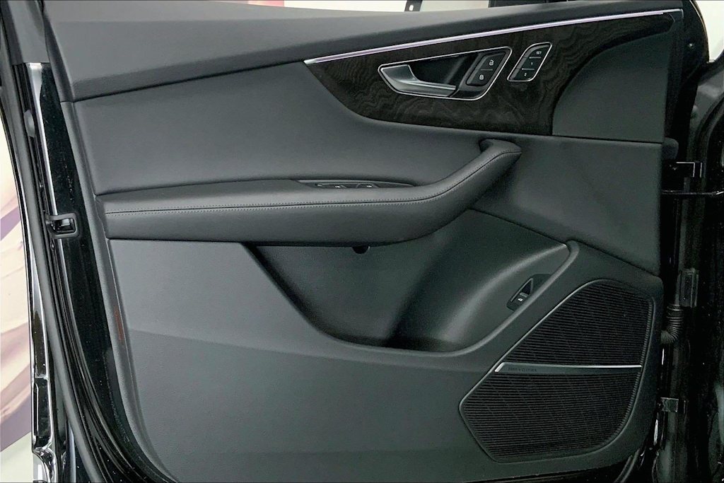 Thumbnail: 2023 Audi Q7 - 25