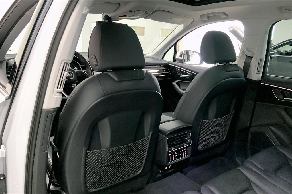 Thumbnail: 2023 Audi Q7 - 12