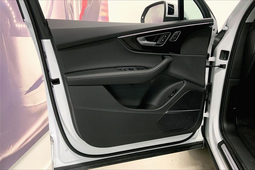 Thumbnail: 2023 Audi Q7 - 25