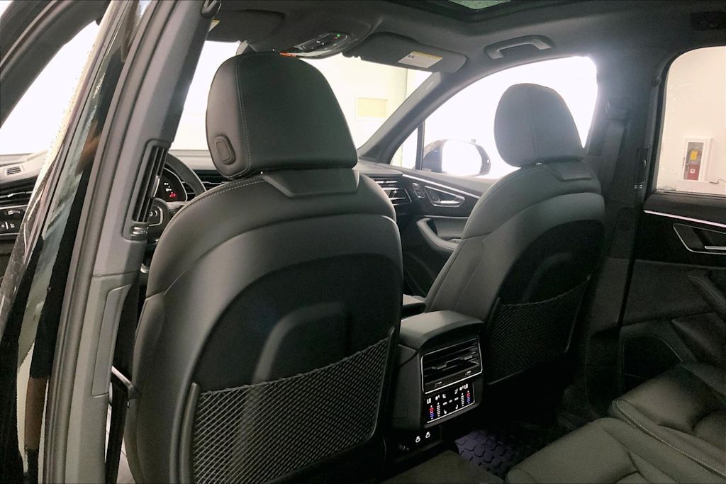 Thumbnail: 2026 Audi Q7 - 11
