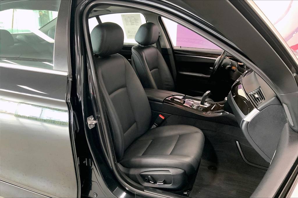 Thumbnail: 2015 BMW 5 Series - 11