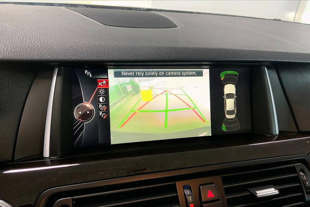 Thumbnail: 2015 BMW 5 Series - 24