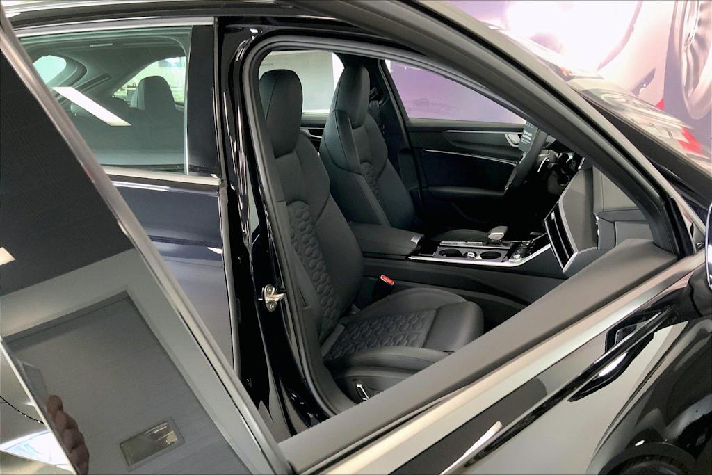 Thumbnail: 2026 Audi RS 6 - 21