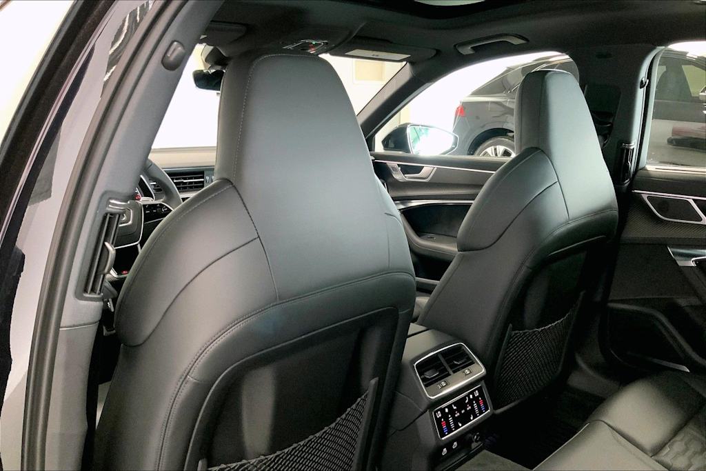 Thumbnail: 2026 Audi RS 6 - 12