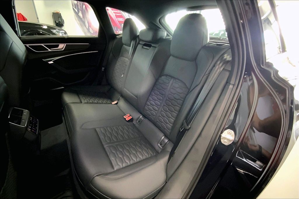 Thumbnail: 2026 Audi RS 6 - 13