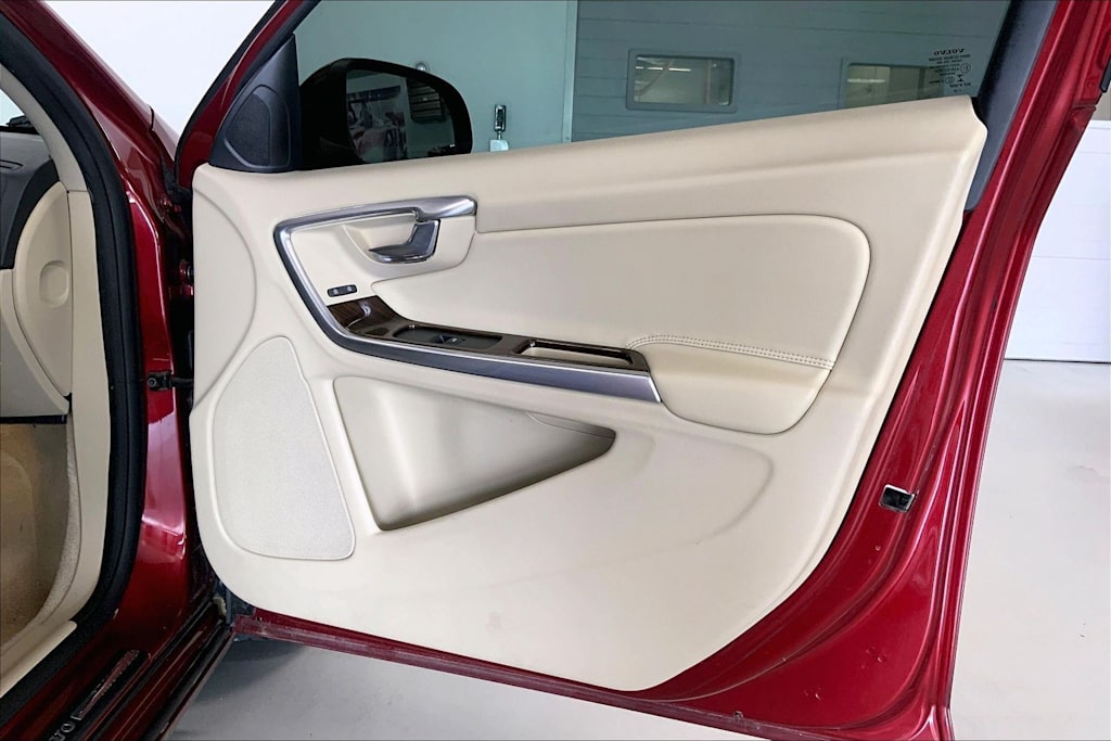 Thumbnail: 2016 Volvo S60 - 28