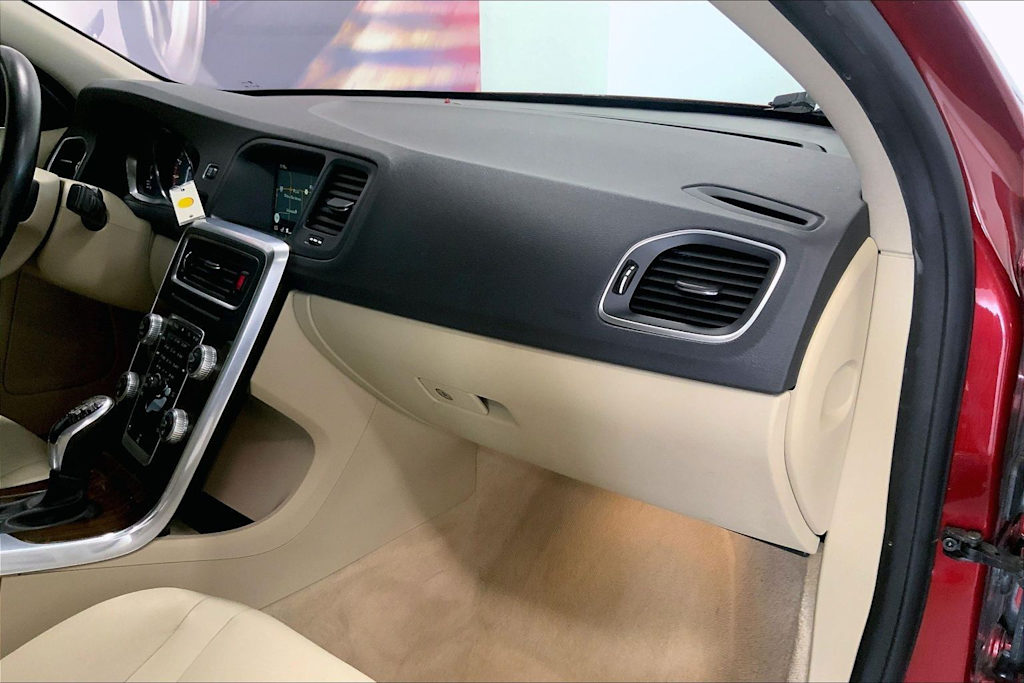 Thumbnail: 2016 Volvo S60 - 24