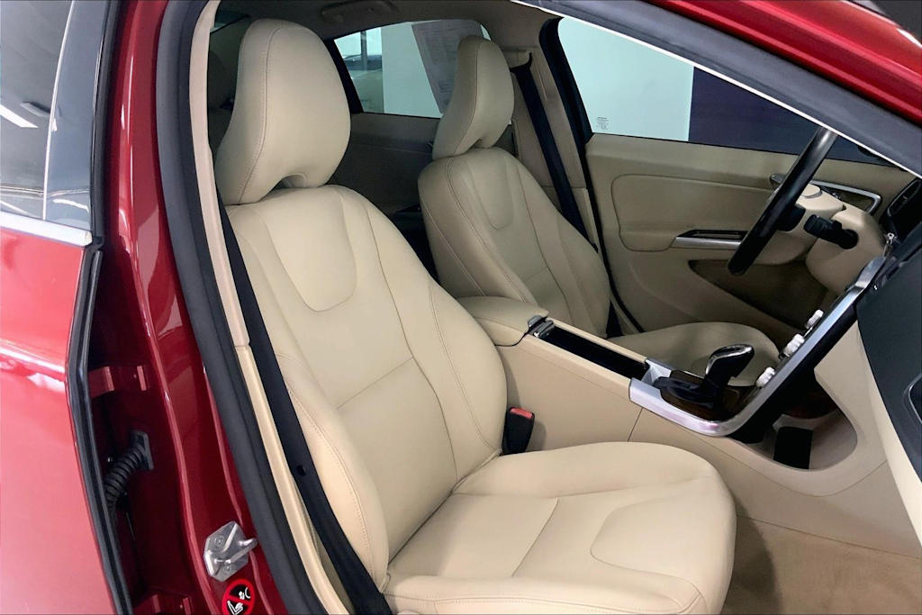 Thumbnail: 2016 Volvo S60 - 21