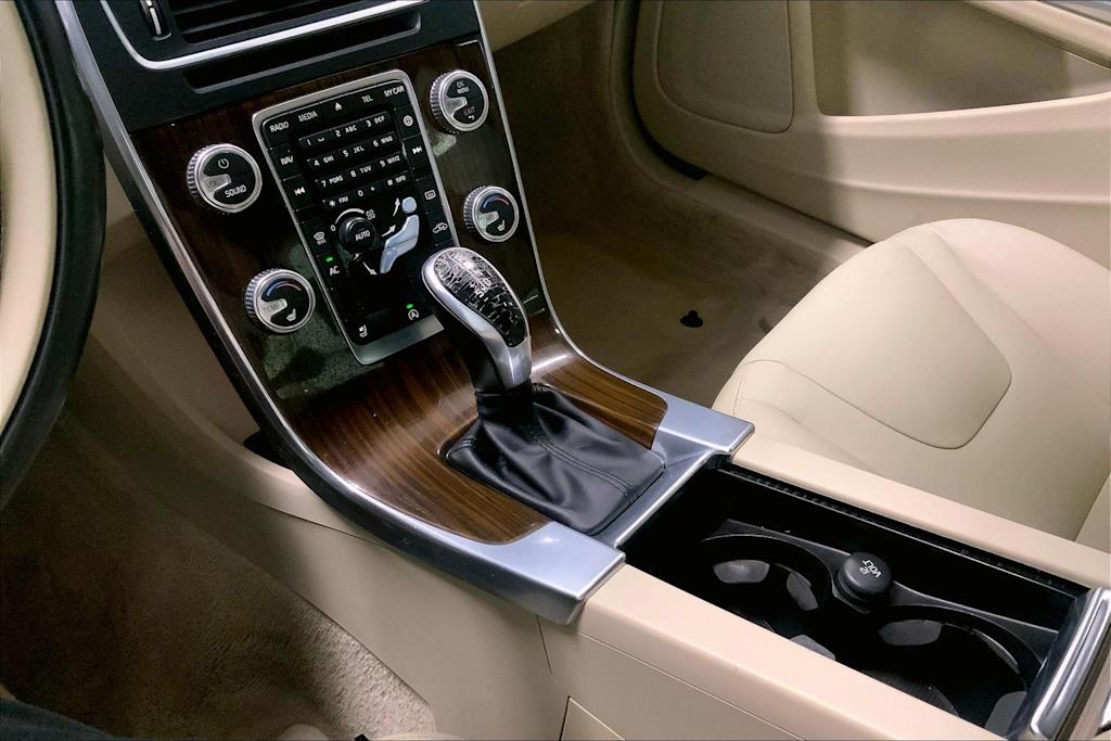Thumbnail: 2016 Volvo S60 - 16