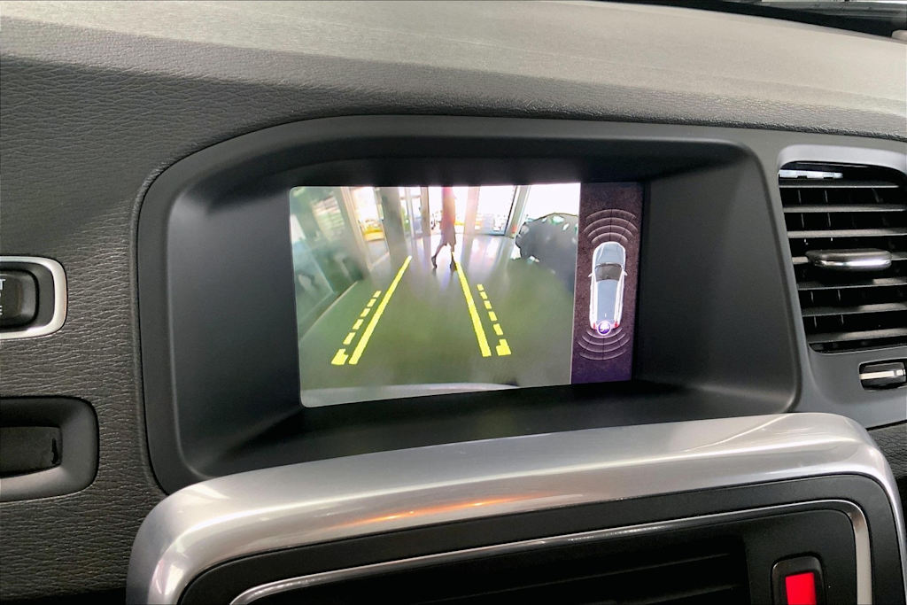 Thumbnail: 2018 Volvo V60 - 15