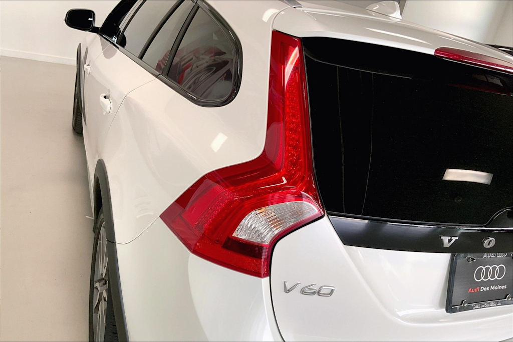 Thumbnail: 2018 Volvo V60 - 30
