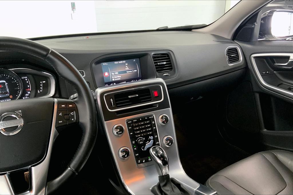 Thumbnail: 2018 Volvo V60 - 14