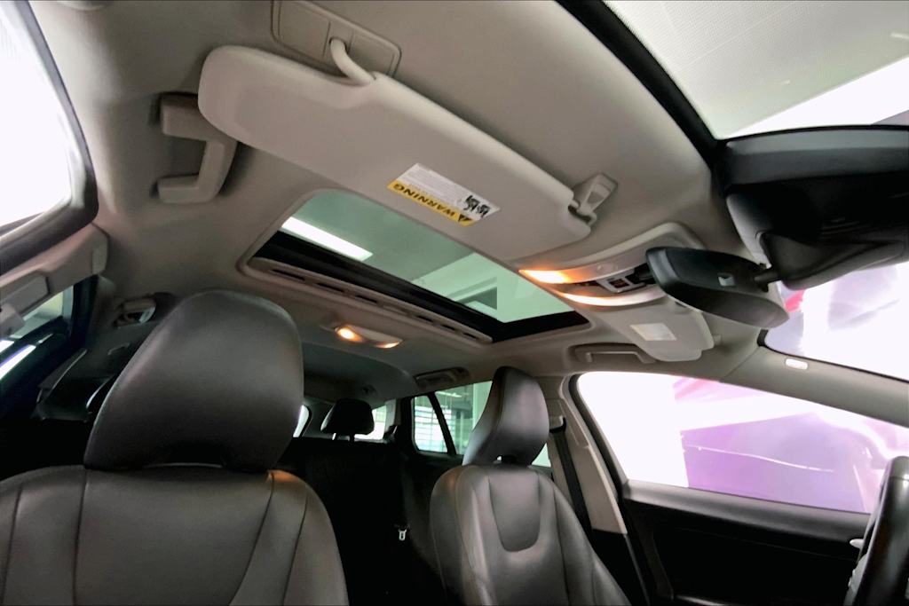Thumbnail: 2018 Volvo V60 - 28