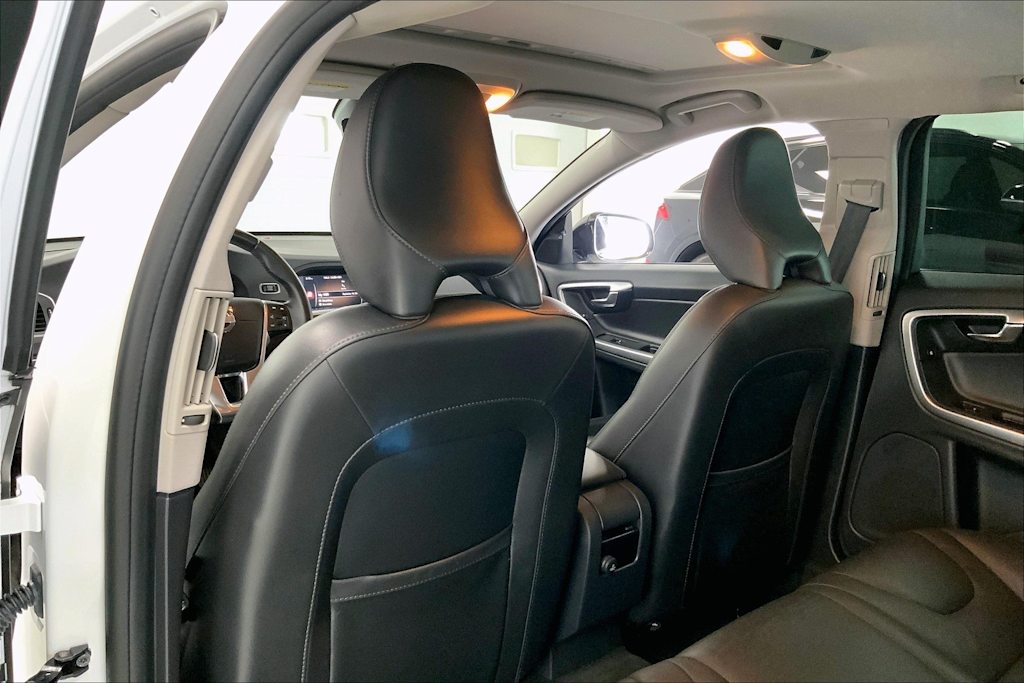Thumbnail: 2018 Volvo V60 - 11