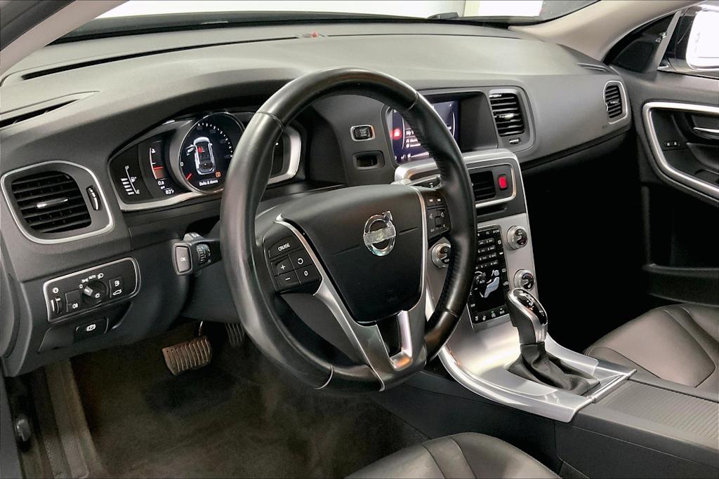 Thumbnail: 2018 Volvo V60 - 2