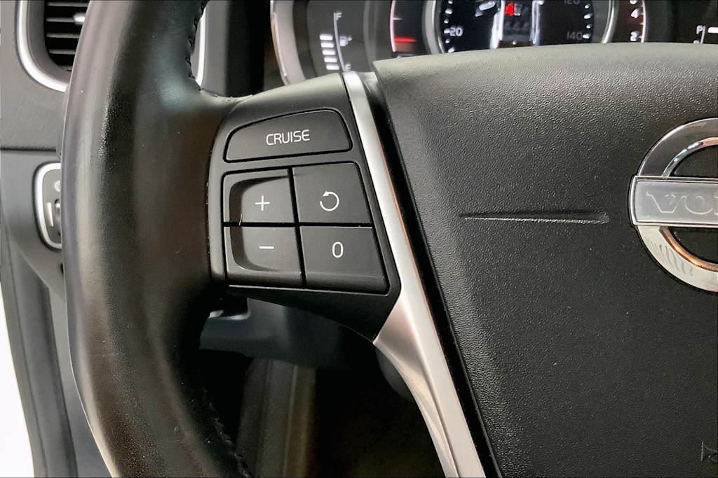 Thumbnail: 2018 Volvo V60 - 24