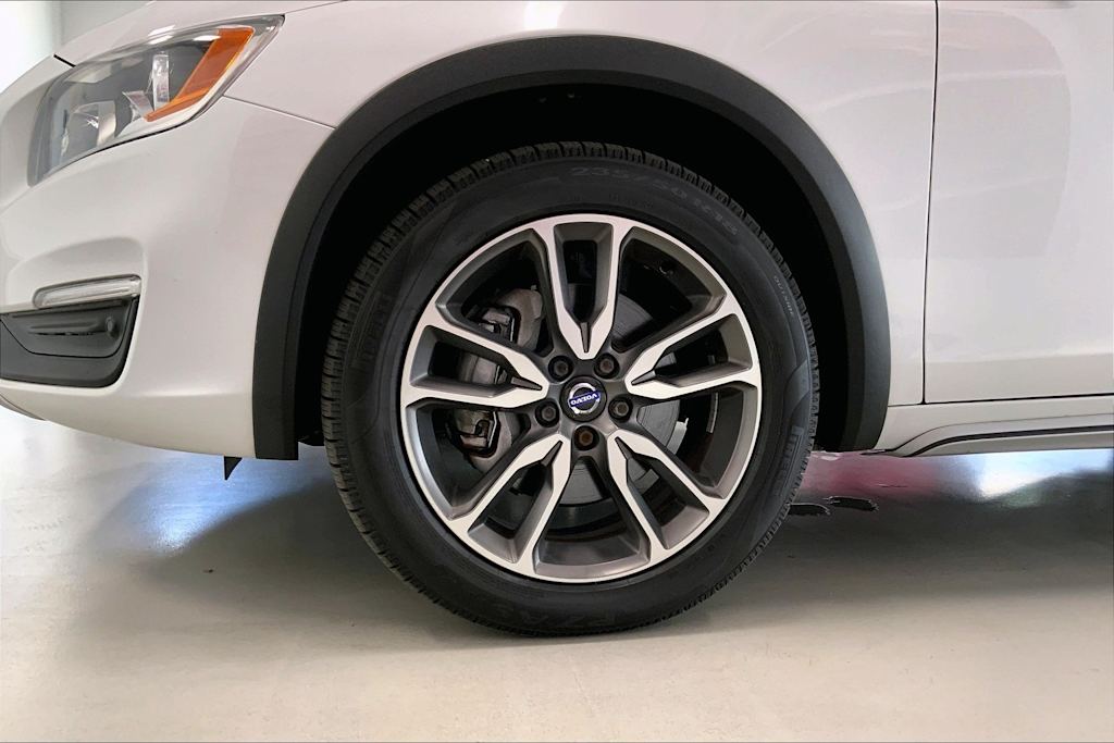 Thumbnail: 2018 Volvo V60 - 8