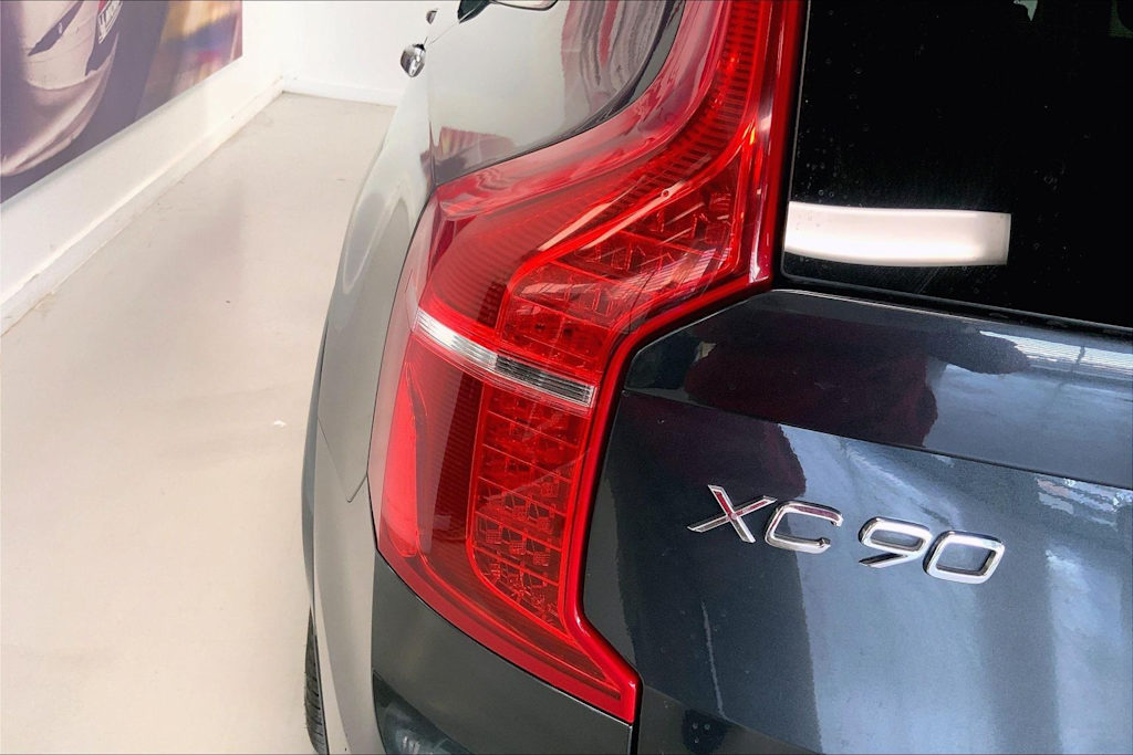 Thumbnail: 2021 Volvo XC90 - 32